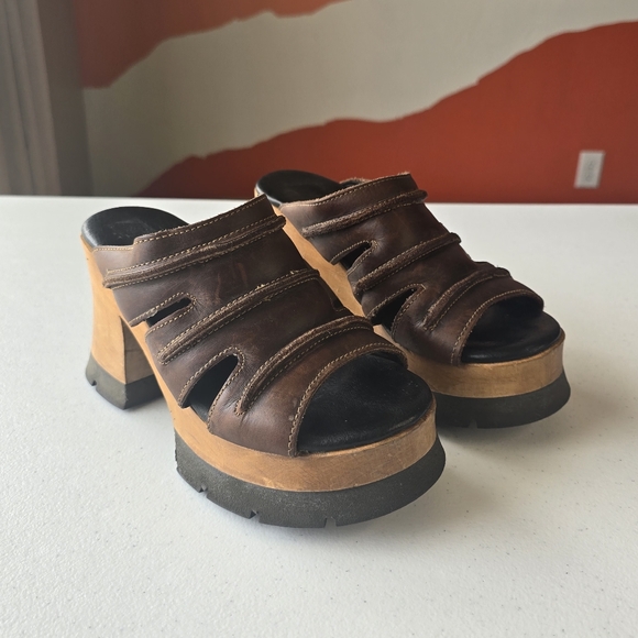 London‎ Underground Platform Sandals Wood Leather Slip On Retro Chunky 90s Bratz - Picture 2 of 11